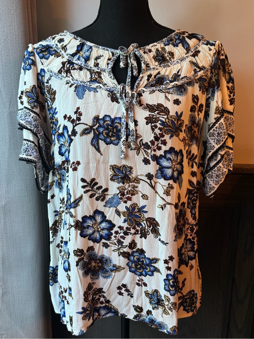 Maurices Cream Blouse with Blue and Brown Floral Print 1X EUC
